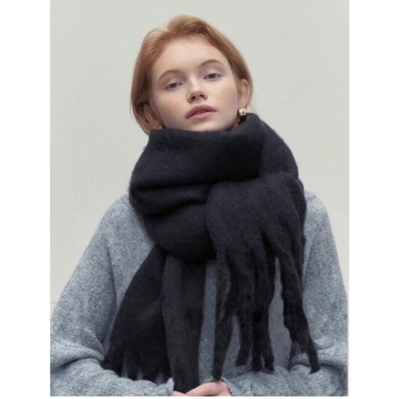 Black Wide Shawl Scarf With Tassels Fuzzy Knit Tassel Fringe Detail Hem - Picture 2 of 11